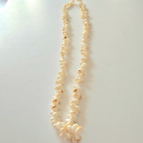 Island Chic: Vintage Hawaiian Shell Necklace Set - Picture 9 of 16